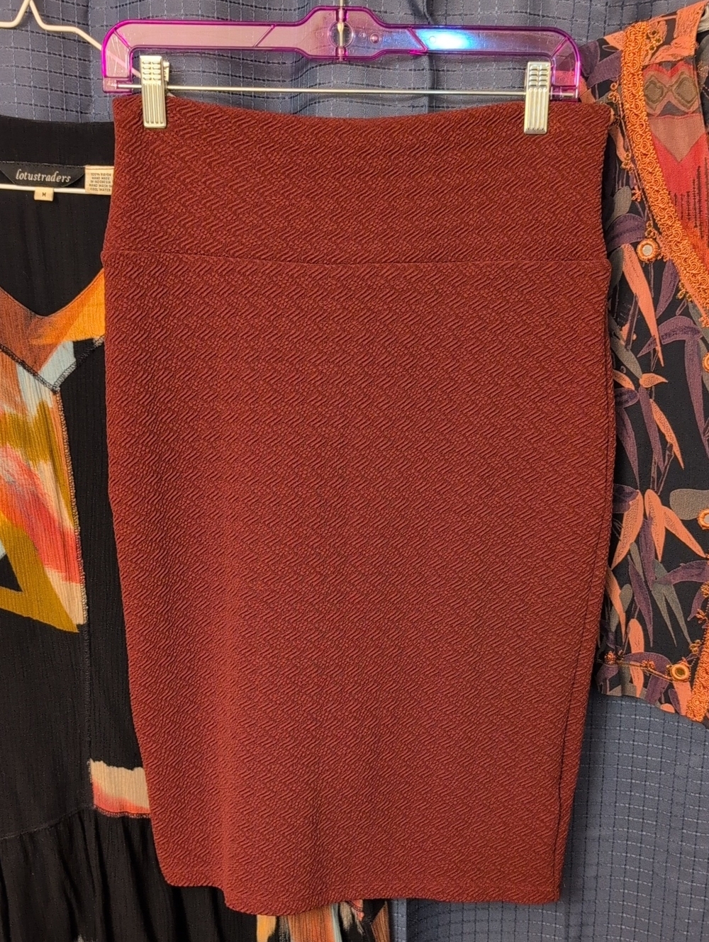 NWOT LuLaRoe Textured Maroon-Brown Pencil Skirt in Deep Red Medium